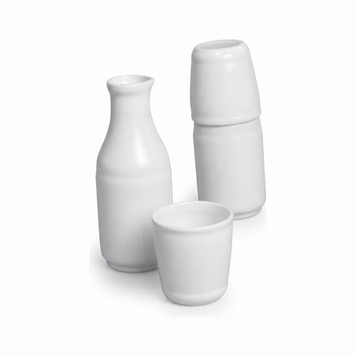 Botella con vaso
